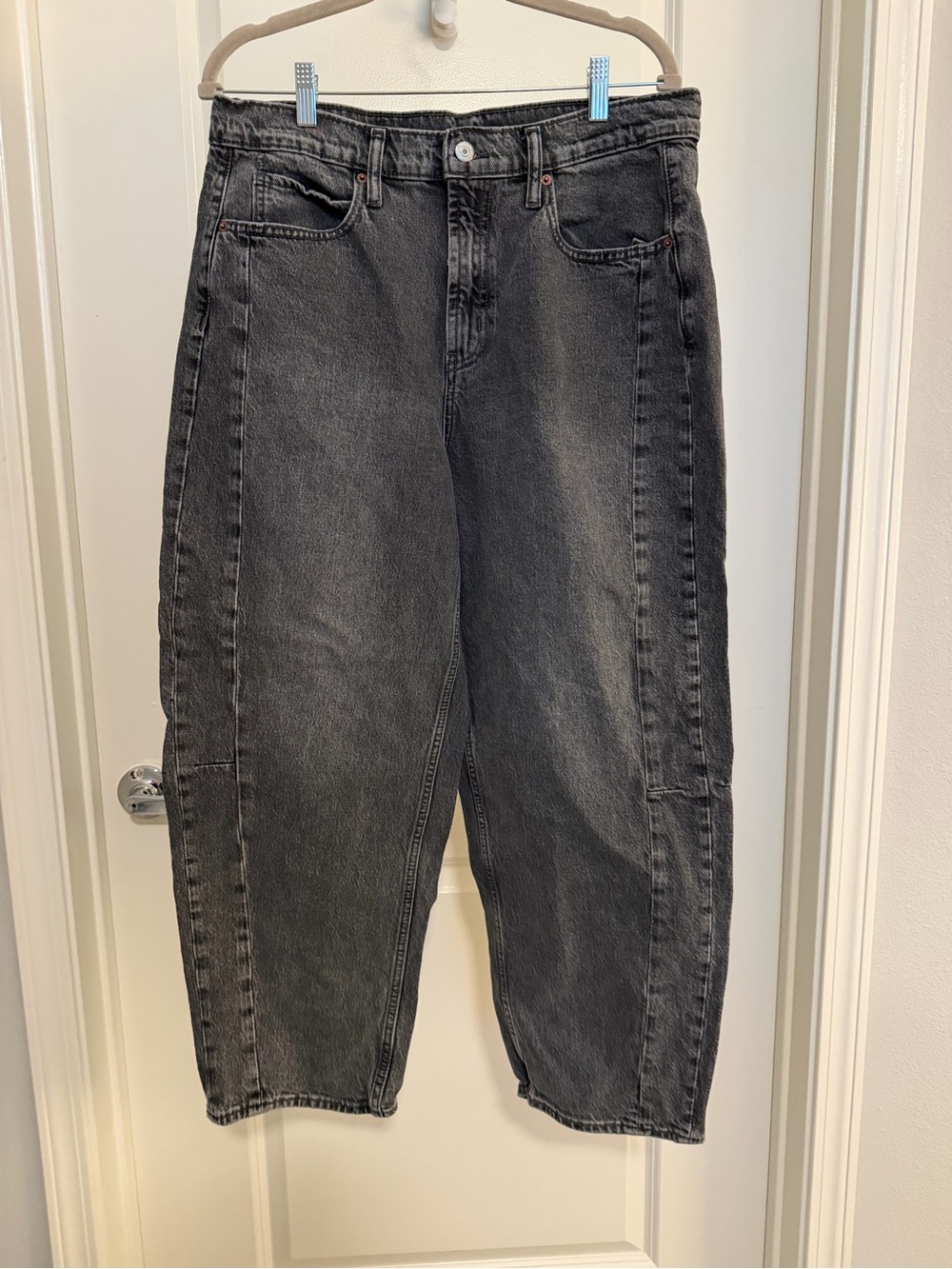 Old Navy Women's Barrel Black Washed Jeans